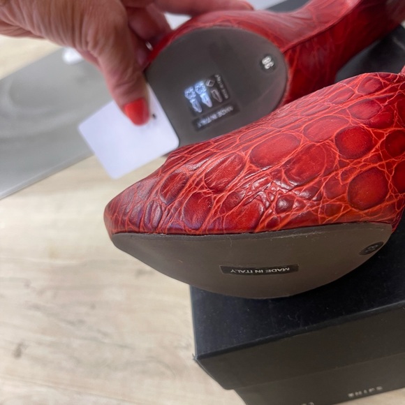 Gianfranco FERRE red leather mules 7.5 /38 - Picture 6 of 7